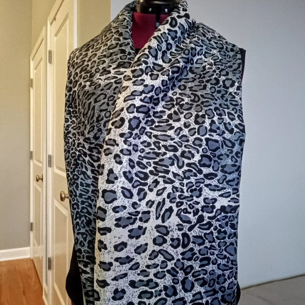 Bijoux Terner Fringed Animal Print Pashmina Wrap